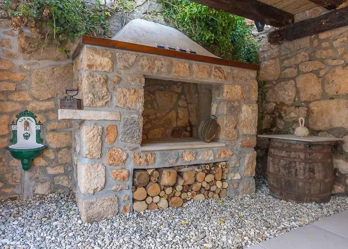 With Pool In Grizane 51280 Holiday home