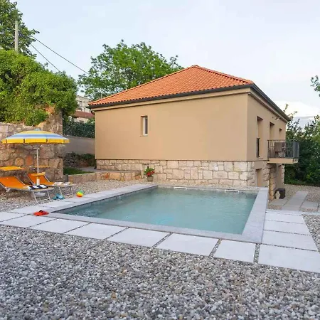 With Pool In 51280 Сasa de vacaciones Grižane