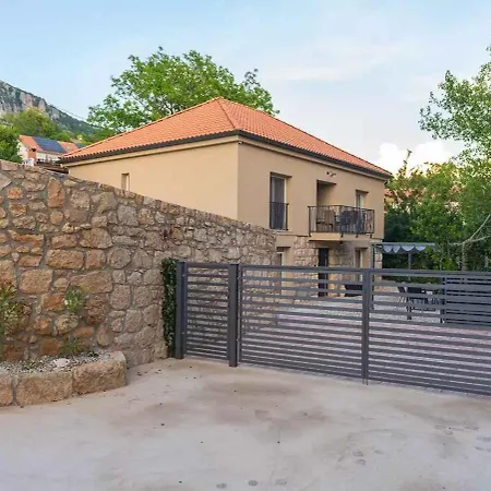 Сasa de vacaciones With Pool In 51280 Grižane