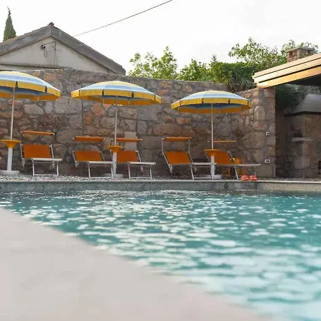 Сasa de vacaciones With Pool In 51280