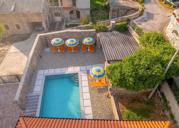 With Pool In Grizane 51280 Tatil Evi