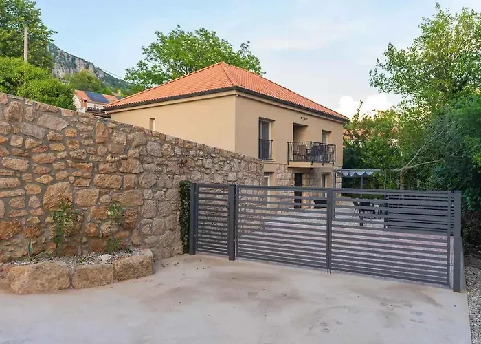 Tatil Evi With Pool In Grizane 51280 Grižane