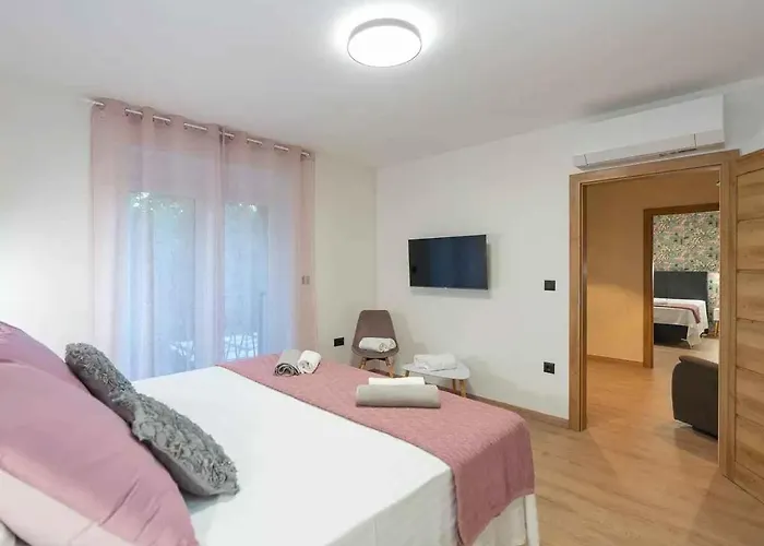 With Pool In Grizane 51280 Tatil Evi