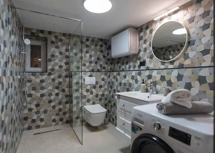 With Pool In Grizane 51280 Tatil Evi