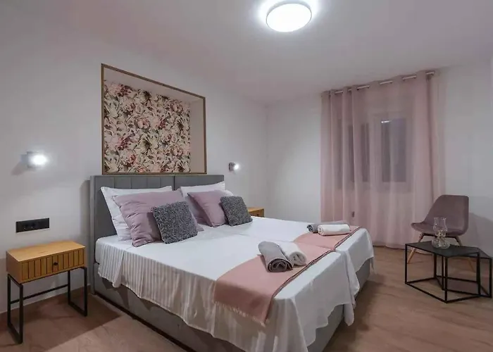 With Pool In Grizane 51280 Tatil Evi *