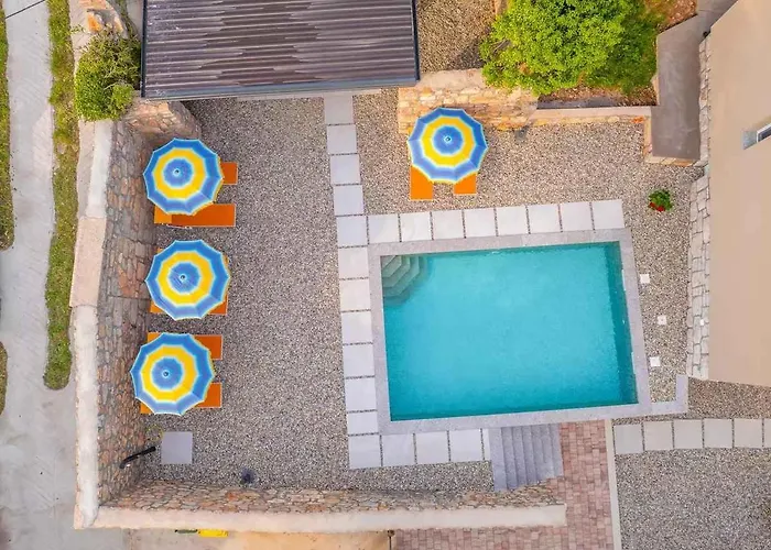 With Pool In Grizane 51280 Tatil Evi